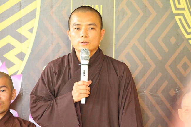 Giving gifts on Mid-Autumn Festival in Hau Giang and An Giang