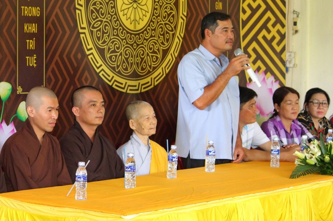 Giving gifts on Mid-Autumn Festival in Hau Giang and An Giang
