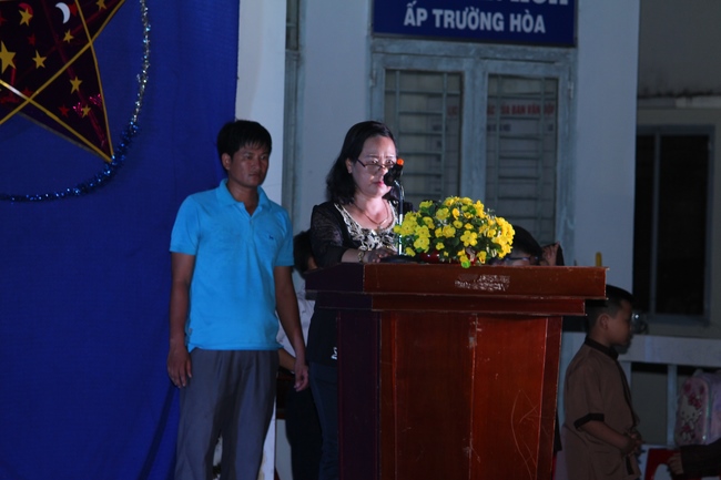Giving gifts on Mid-Autumn Festival in Hau Giang and An Giang