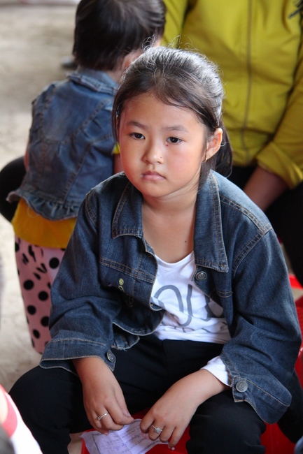 Giving gifts on Mid-Autumn Festival in Hau Giang and An Giang