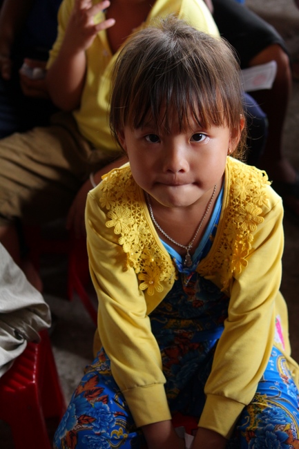 Giving gifts on Mid-Autumn Festival in Hau Giang and An Giang