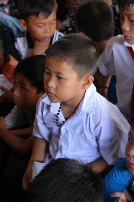 Giving gifts on Mid-Autumn Festival in Hau Giang and An Giang