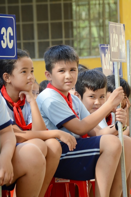 Giving gifts on Mid-Autumn Festival in Tay Ninh
