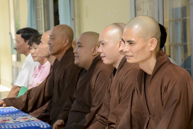 Giving gifts on Mid-Autumn Festival in Tay Ninh