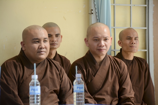 Giving gifts on Mid-Autumn Festival in Tay Ninh