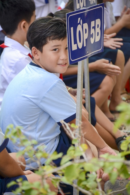 Giving gifts on Mid-Autumn Festival in Tay Ninh