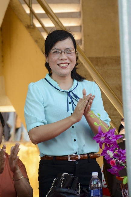 Giving gifts on Mid-Autumn Festival in Tay Ninh