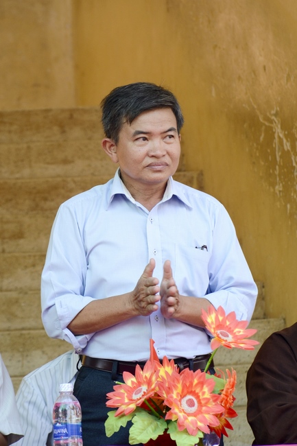 Giving gifts on Mid-Autumn Festival in Tay Ninh