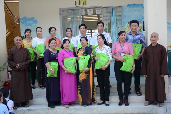 Giving gifts on Mid-Autumn Festival in Tay Ninh