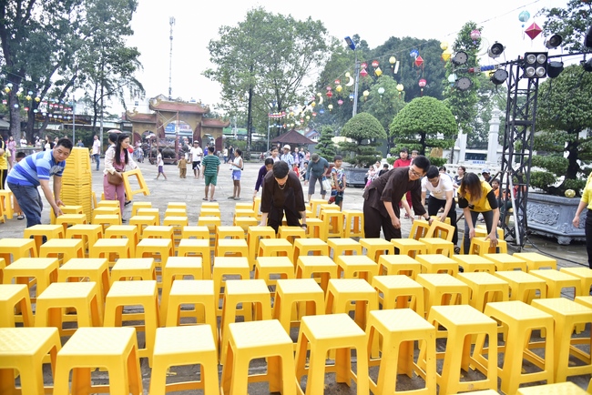 The show Mid-Autumn Festival Welcoming Full Moon with the Monks