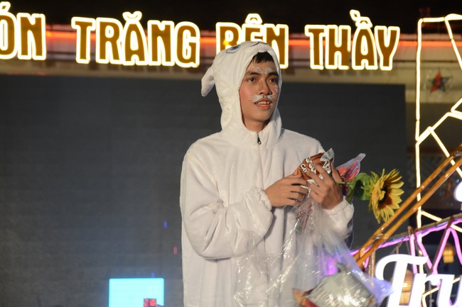 The show Mid-Autumn Festival Welcoming Full Moon with the Monks