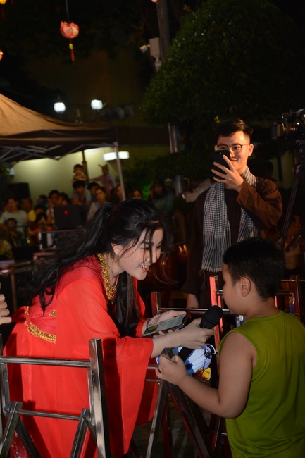 The show Mid-Autumn Festival Welcoming Full Moon with the Monks