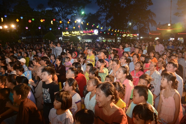The show Mid-Autumn Festival Welcoming Full Moon with the Monks