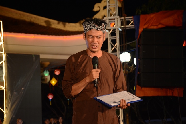 The show Mid-Autumn Festival Welcoming Full Moon with the Monks