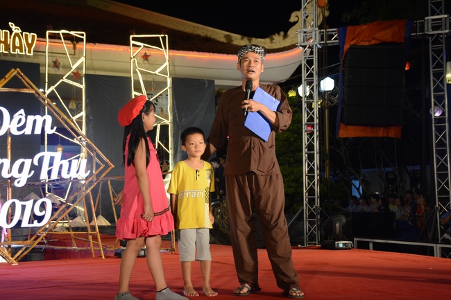The show Mid-Autumn Festival Welcoming Full Moon with the Monks