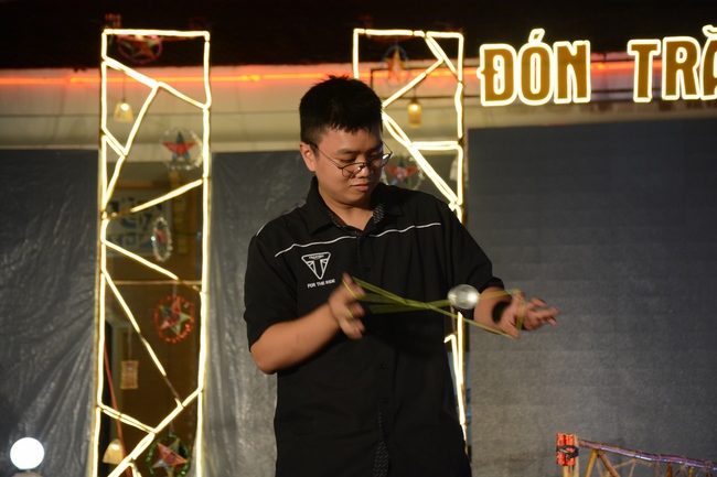 The show Mid-Autumn Festival Welcoming Full Moon with the Monks