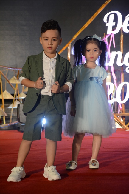 The show Mid-Autumn Festival Welcoming Full Moon with the Monks