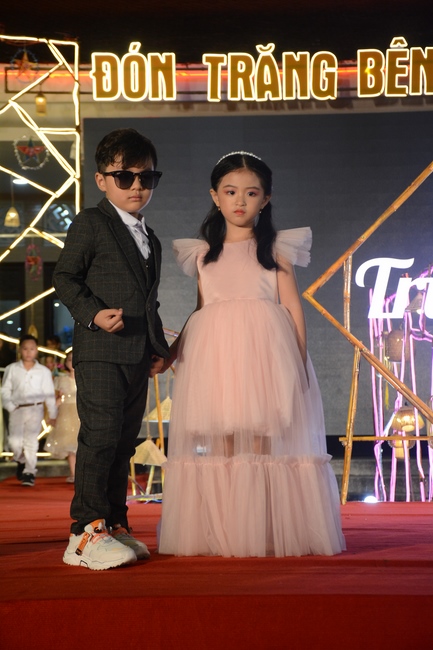 The show Mid-Autumn Festival Welcoming Full Moon with the Monks