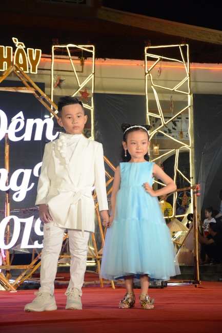 The show Mid-Autumn Festival Welcoming Full Moon with the Monks