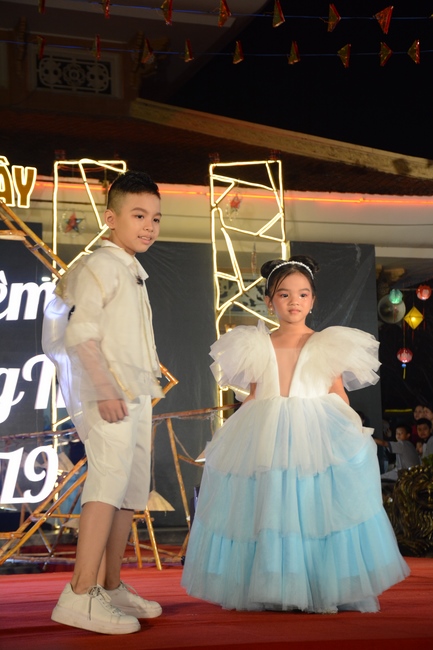 The show Mid-Autumn Festival Welcoming Full Moon with the Monks