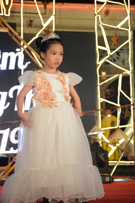 The show Mid-Autumn Festival Welcoming Full Moon with the Monks