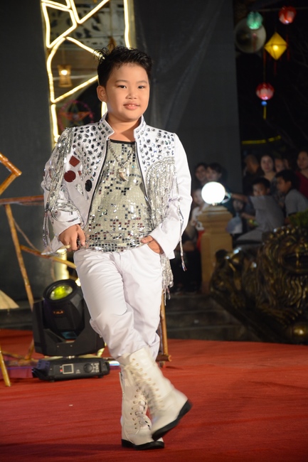 The show Mid-Autumn Festival Welcoming Full Moon with the Monks