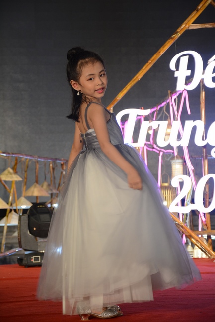 The show Mid-Autumn Festival Welcoming Full Moon with the Monks