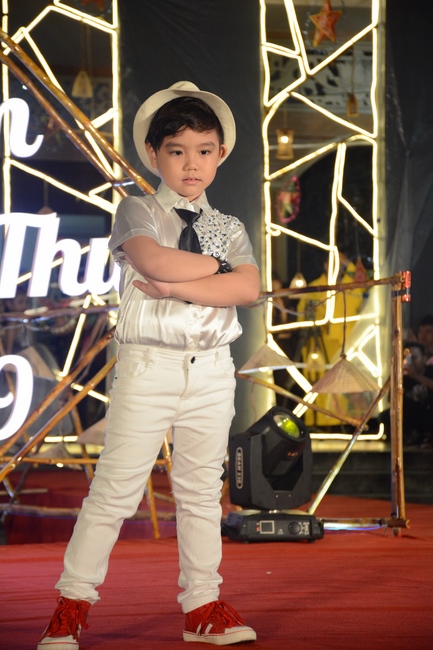 The show Mid-Autumn Festival Welcoming Full Moon with the Monks