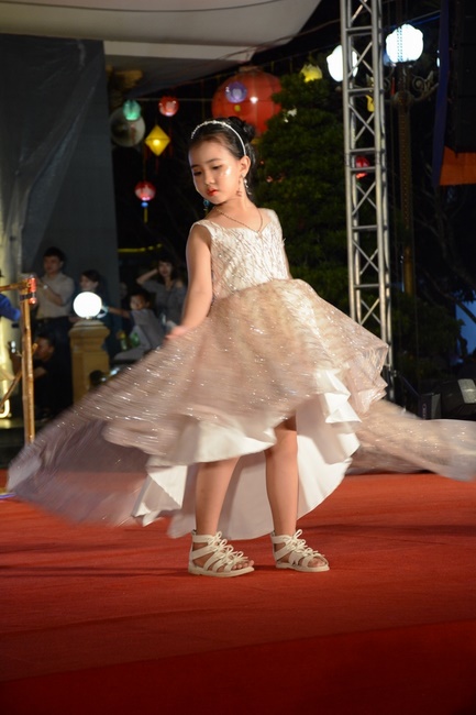The show Mid-Autumn Festival Welcoming Full Moon with the Monks