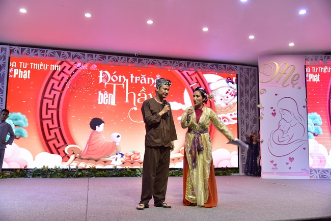 The show Mid-Autumn Festival Welcoming Full Moon with the Monks