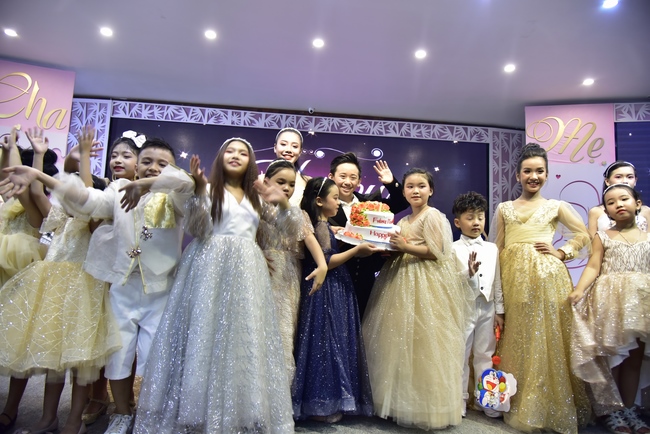 The show Mid-Autumn Festival Welcoming Full Moon with the Monks