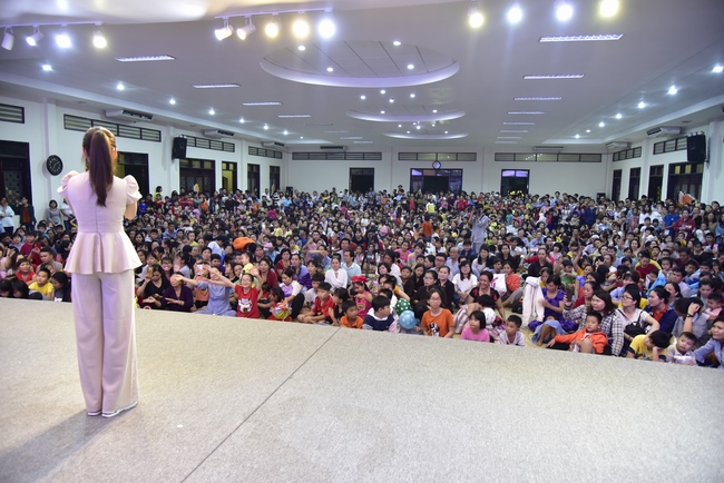The show Mid-Autumn Festival Welcoming Full Moon with the Monks