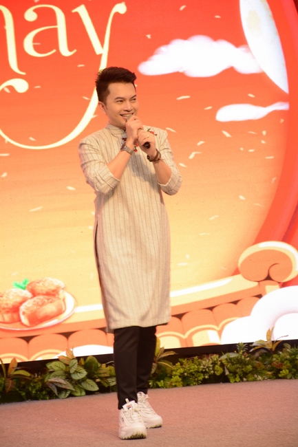 The show Mid-Autumn Festival Welcoming Full Moon with the Monks