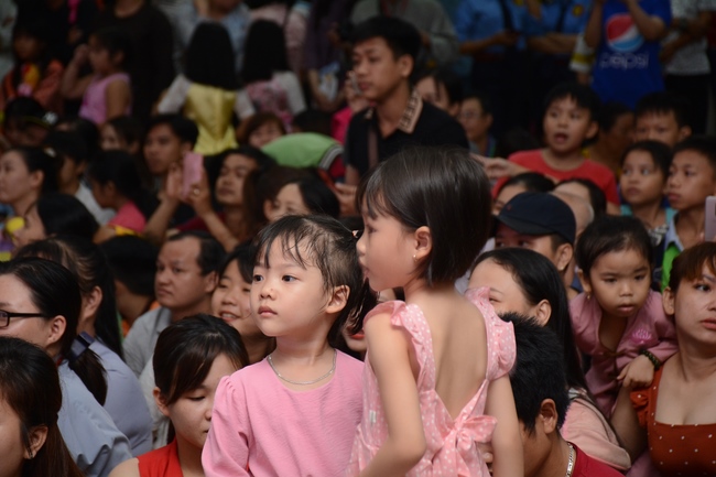The show Mid-Autumn Festival Welcoming Full Moon with the Monks