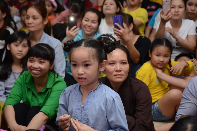 The show Mid-Autumn Festival Welcoming Full Moon with the Monks