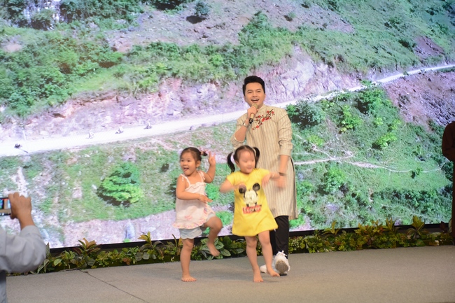 The show Mid-Autumn Festival Welcoming Full Moon with the Monks