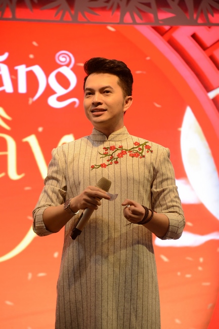 The show Mid-Autumn Festival Welcoming Full Moon with the Monks