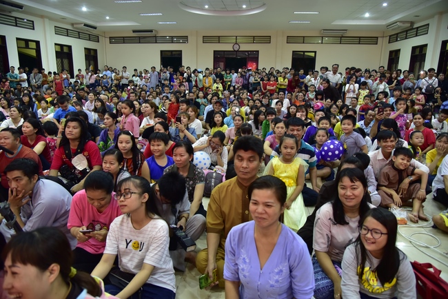 The show Mid-Autumn Festival Welcoming Full Moon with the Monks