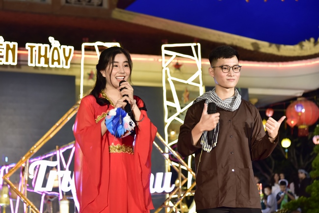 The show Mid-Autumn Festival Welcoming Full Moon with the Monks