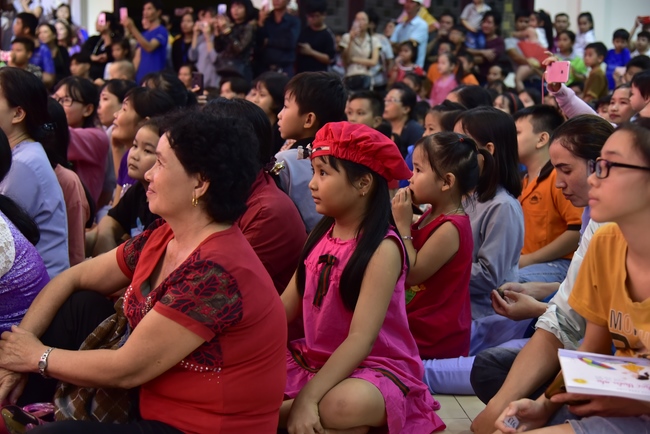 The show Mid-Autumn Festival Welcoming Full Moon with the Monks