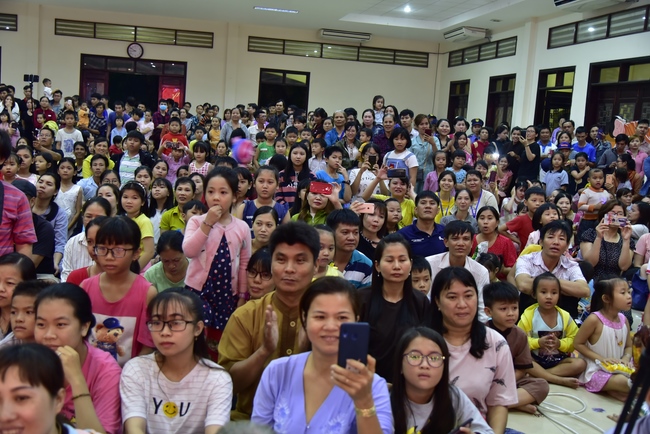 The show Mid-Autumn Festival Welcoming Full Moon with the Monks