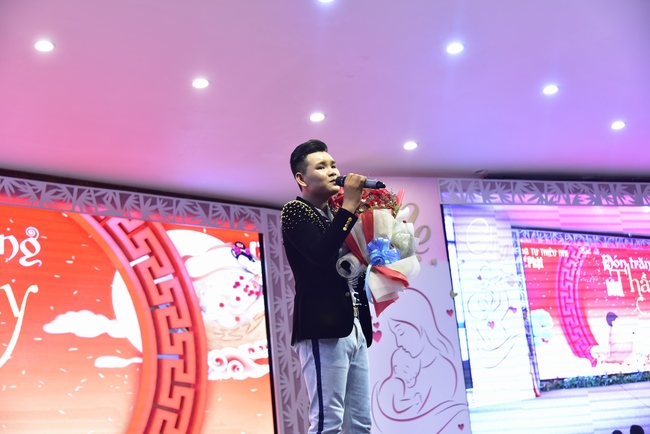 The show Mid-Autumn Festival Welcoming Full Moon with the Monks