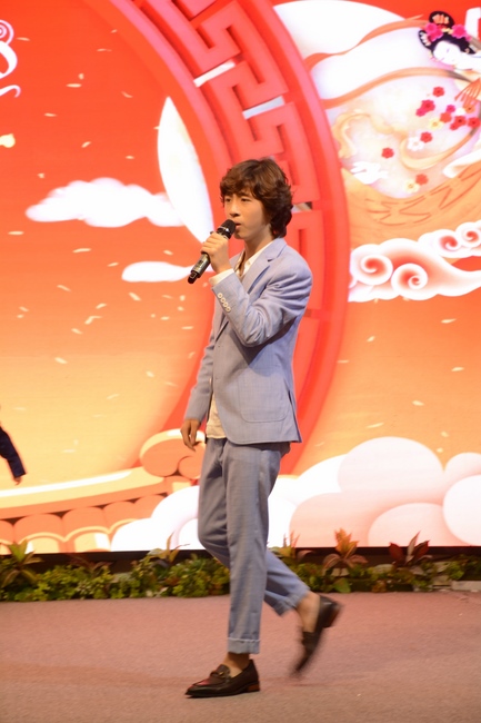 The show Mid-Autumn Festival Welcoming Full Moon with the Monks