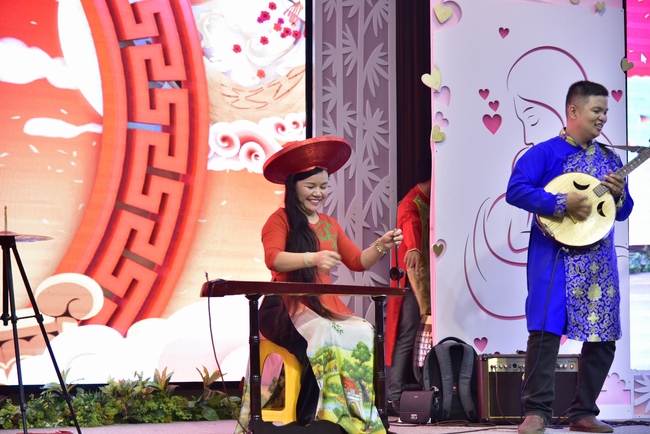 The show Mid-Autumn Festival Welcoming Full Moon with the Monks