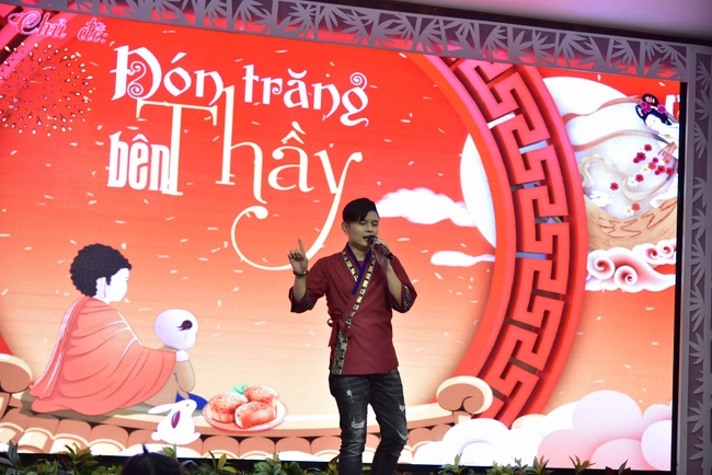 The show Mid-Autumn Festival Welcoming Full Moon with the Monks