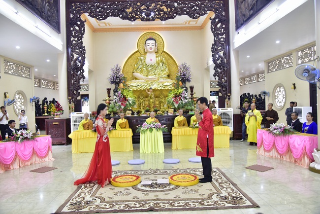 The Wedding Ceremony at the pagoda