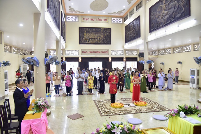 The Wedding Ceremony at the pagoda