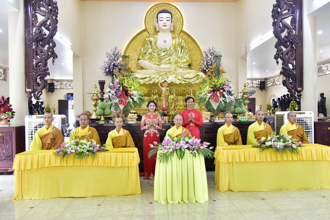 The Wedding Ceremony at the pagoda