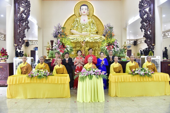 The Wedding Ceremony at the pagoda