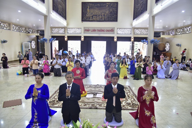 The Wedding Ceremony at the pagoda